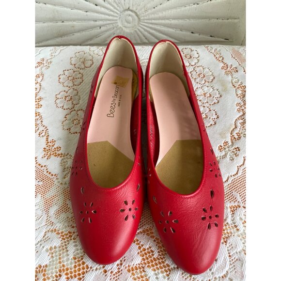 Vintage 1990s NIB Beacon Bees Red Leather Cutout Flats Size 6.5 M - Picture 2 of 10